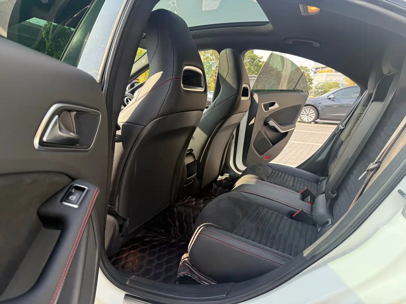 Mercedes-Benz CLA (Import) 2017 CLA 220 4MATIC фото 8