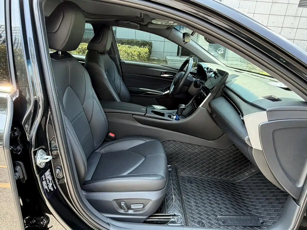 Toyota Avalon 2023 Hybrid 2.5L Luxury Edition фото 12