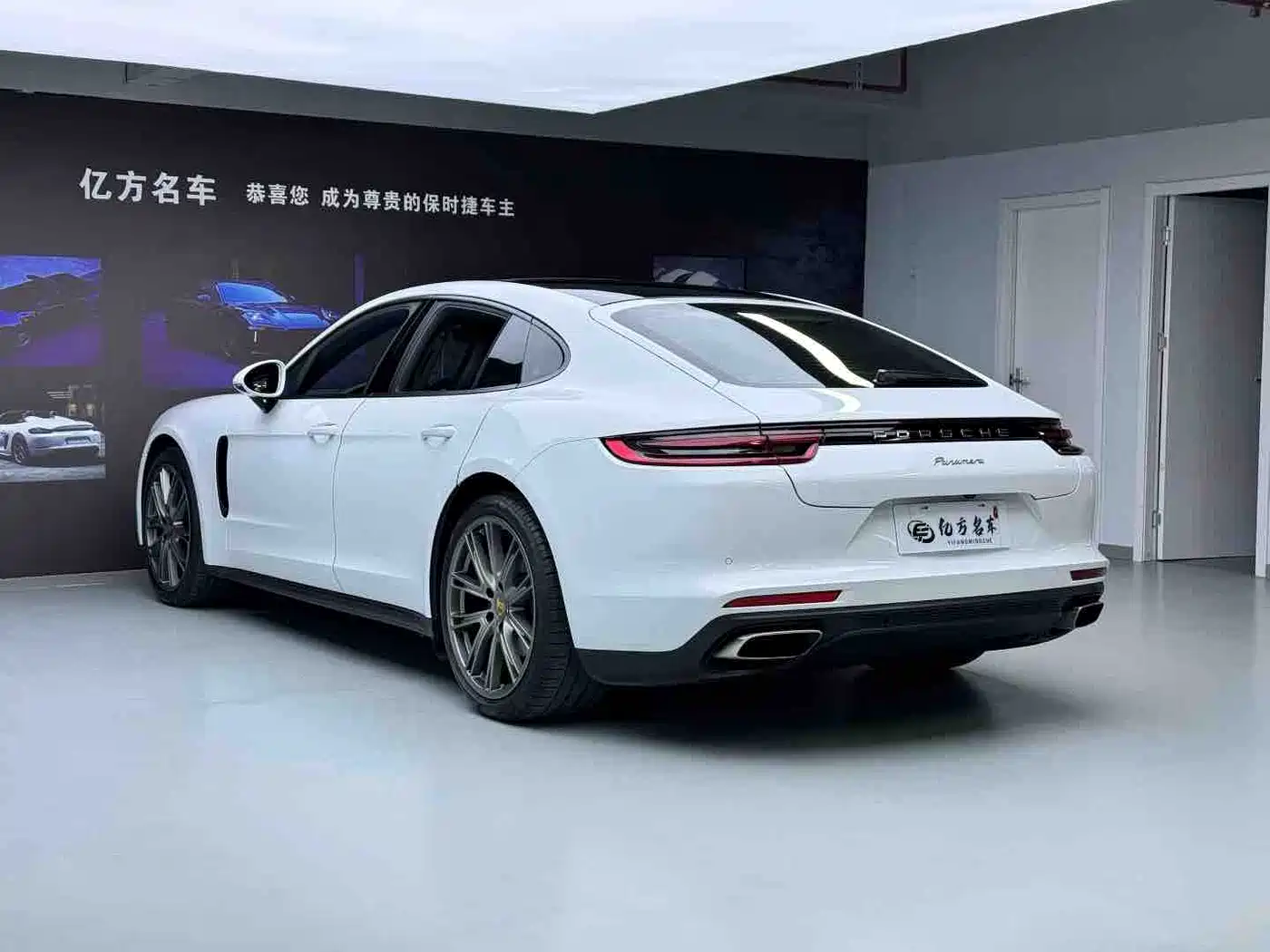 Porsche Panamera 2017 Panamera 3.0T фото 12