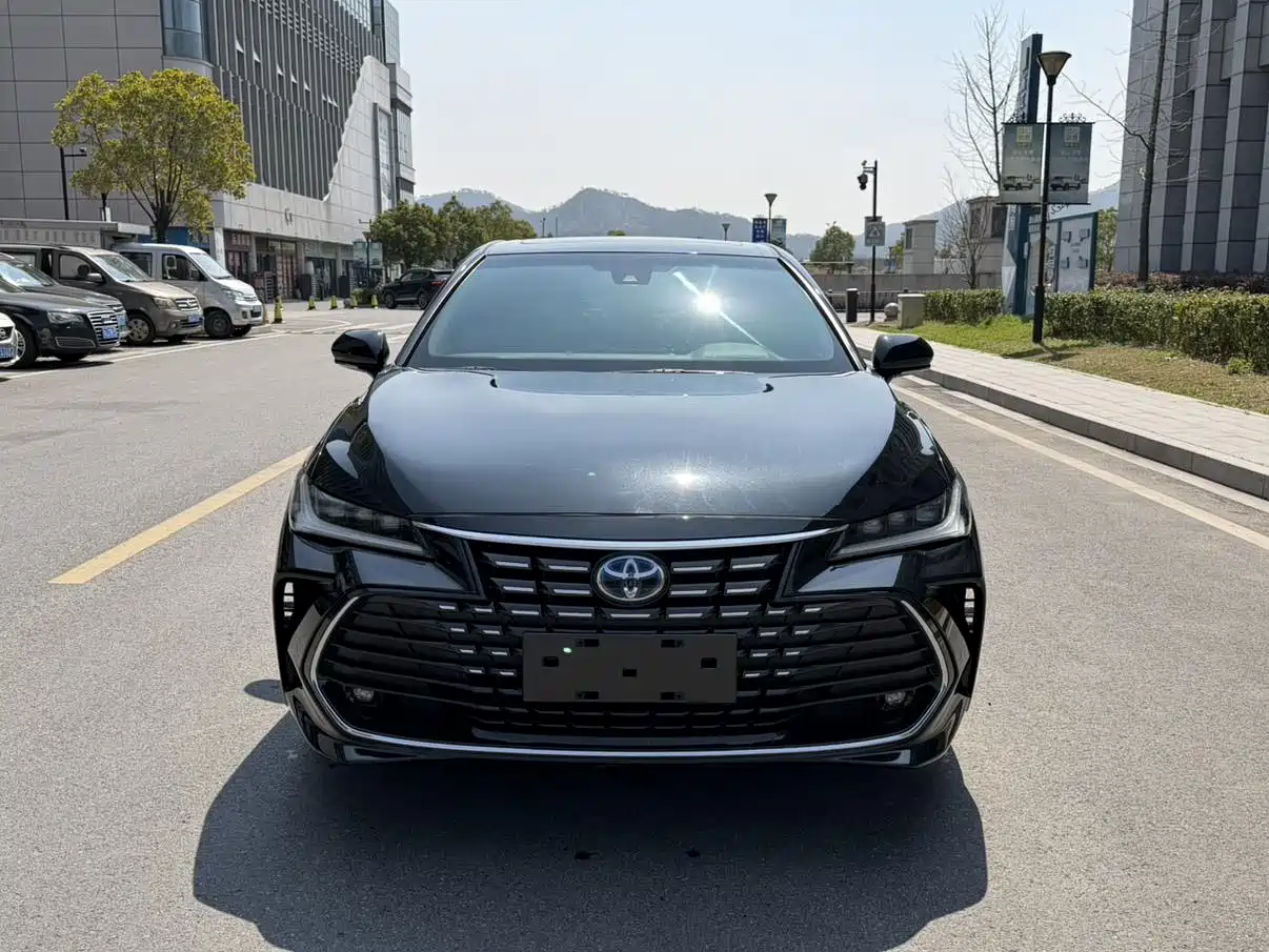 Toyota Avalon 2023 Hybrid 2.5L Luxury Edition фото 3