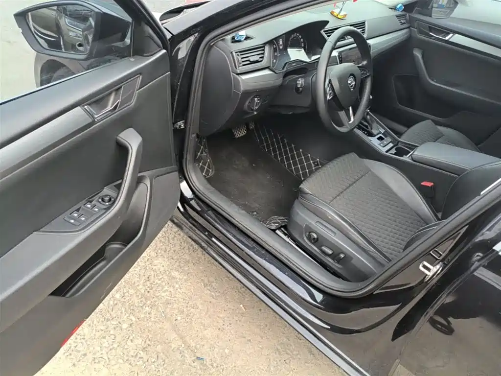 Škoda Superb 2016 TSI280 DSG Pioneer Edition фото 16
