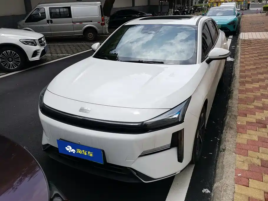 Geely Galaxy Galaxy L6 2024 125km PLUS Soaring Dragon Edition фото 2