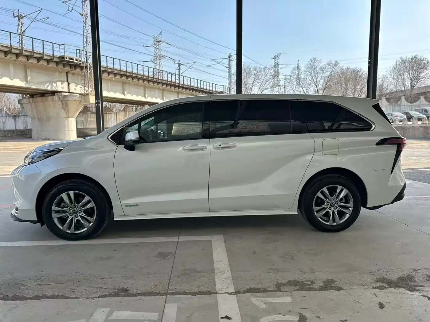 Toyota Sienna 2023 2.5L Hybrid Comfort Edition фото 6