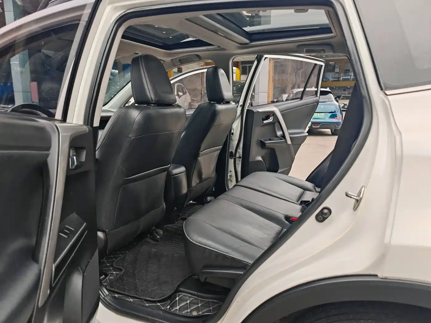 Toyota RAV4 Rongfang 2016 2.5L Automatic 4WD Premium фото 8