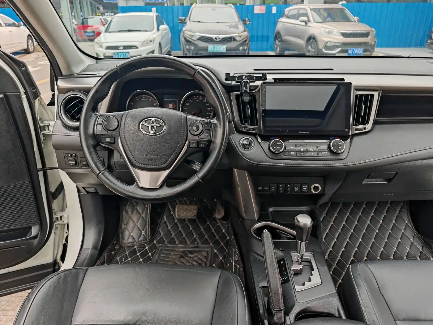Toyota RAV4 Rongfang 2016 2.5L Automatic 4WD Premium фото 11