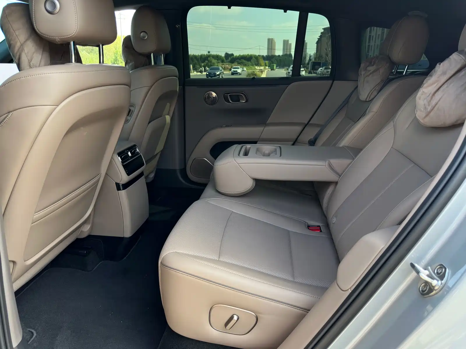 Фото 20 - Li Auto i6