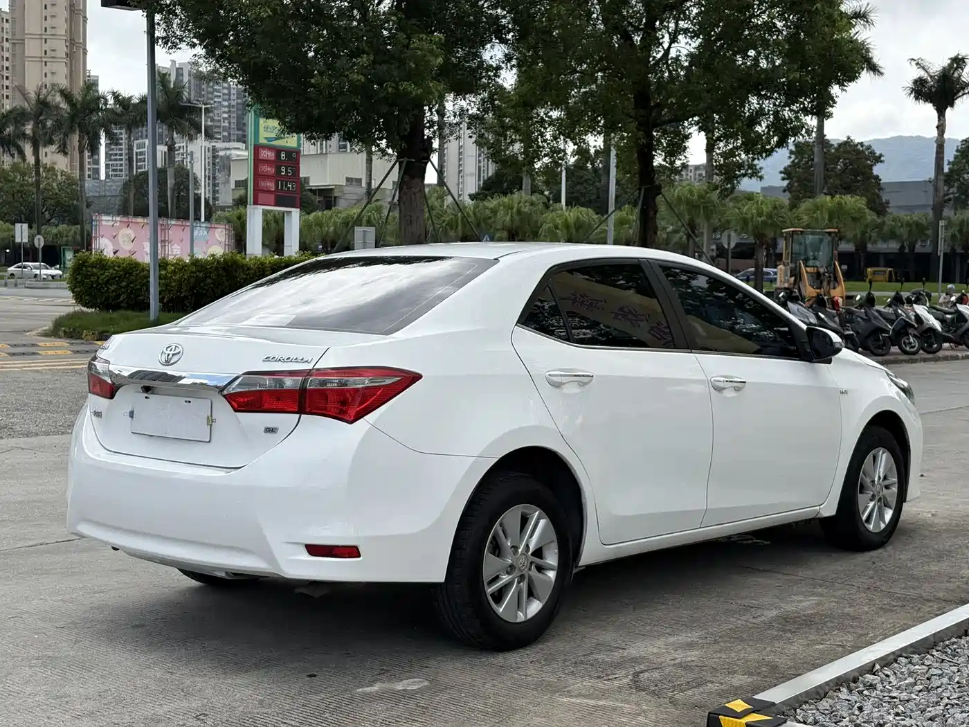 Toyota Corolla 2017 Facelift 1.6L S-CVT GL фото 10