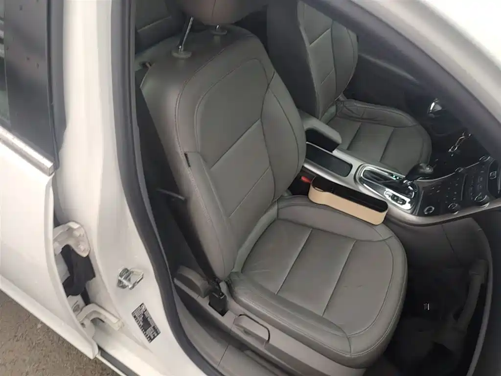 Chevrolet Malibu 2014 2.0L Automatic Luxury фото 25