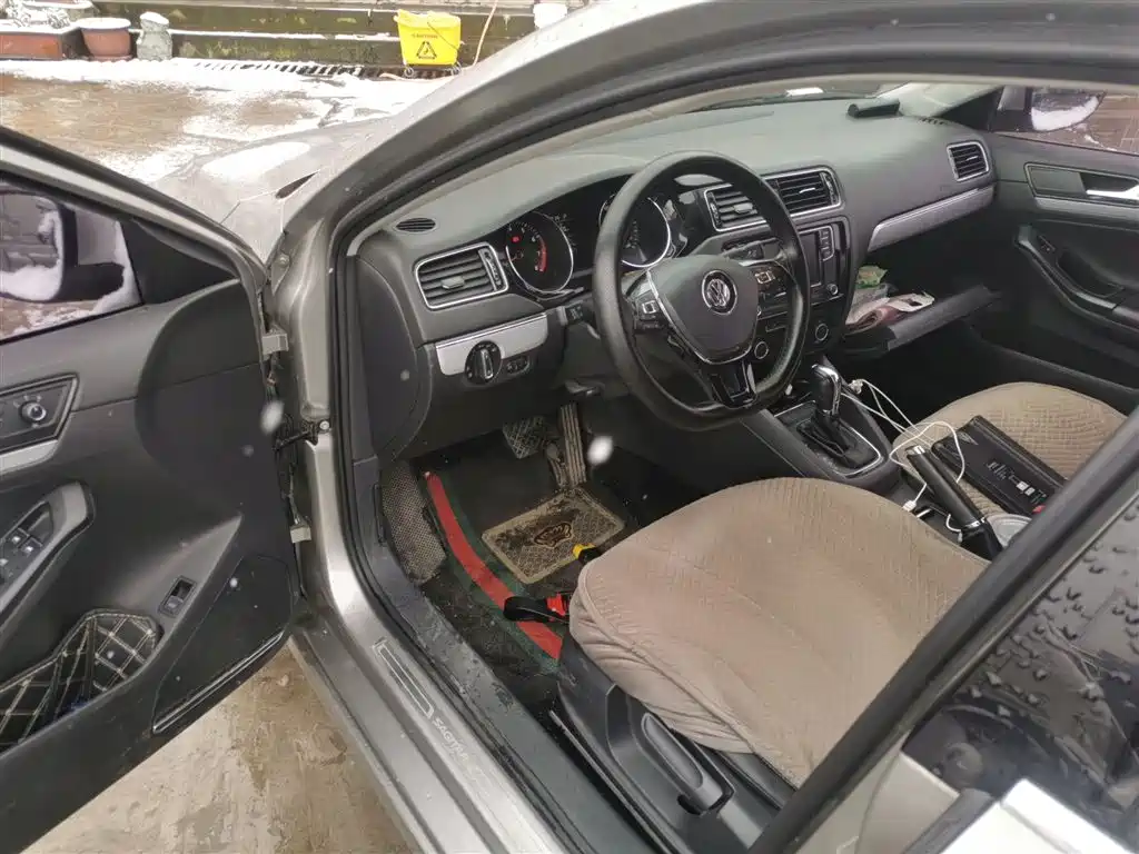 Volkswagen Sagitar 2018 1.6L Automatic Comfort фото 13