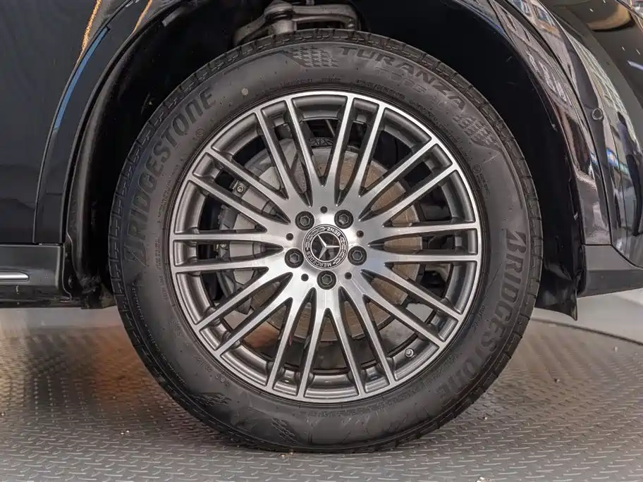 Mercedes-Benz GLC 2023 GLC 300 L 4MATIC Sport 5-Seater фото 8