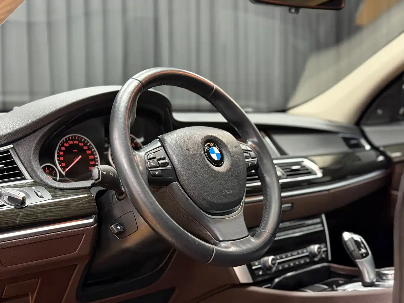 BMW 5 Series GT 2015 528i Luxury фото 6