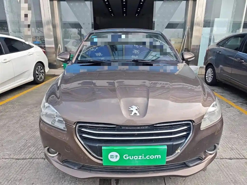 Peugeot 301 2014 1.6L Manual Luxury Edition фото 3