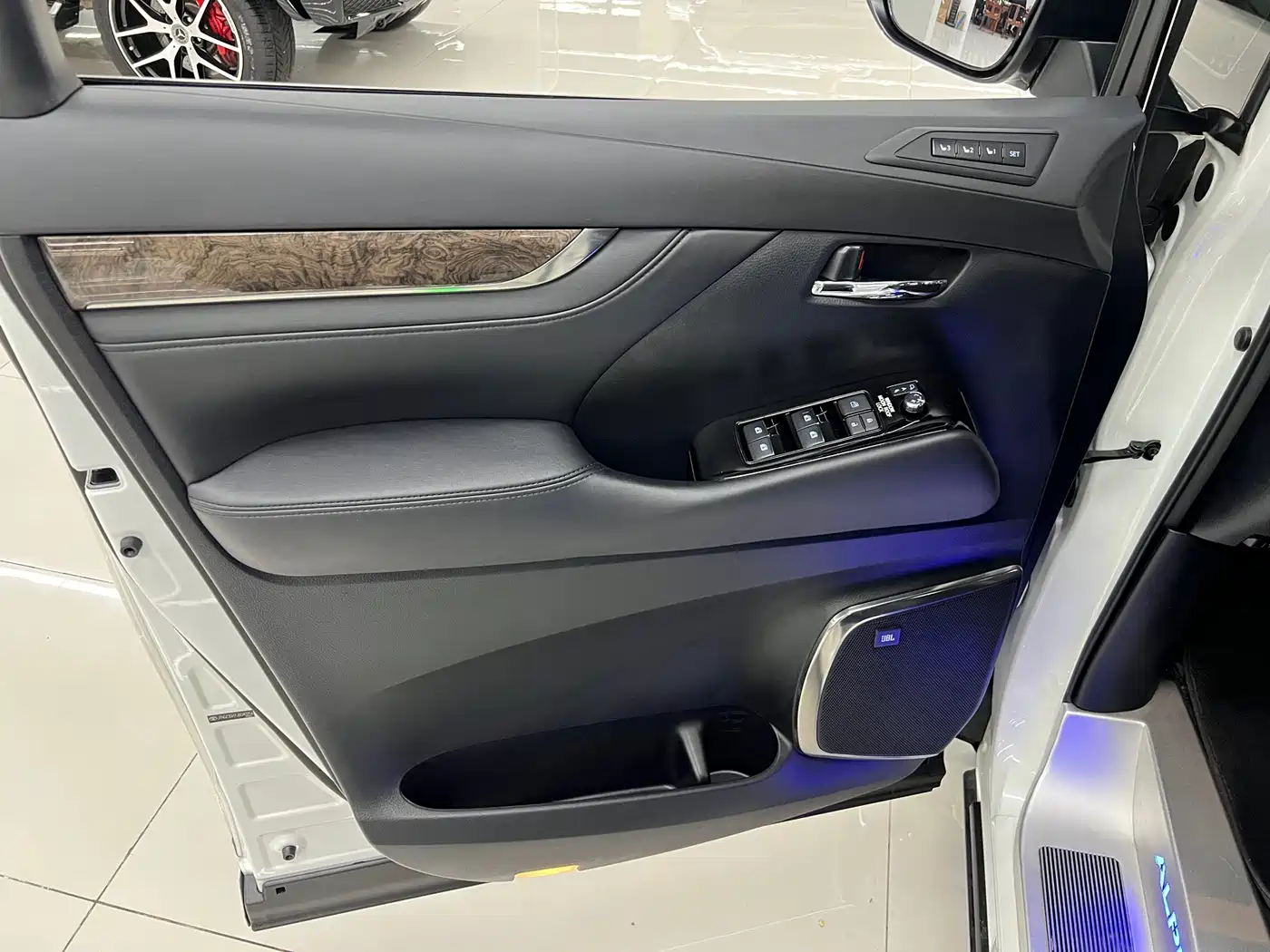Toyota Alphard 2018 Facelift 3.5L Premium Edition фото 19
