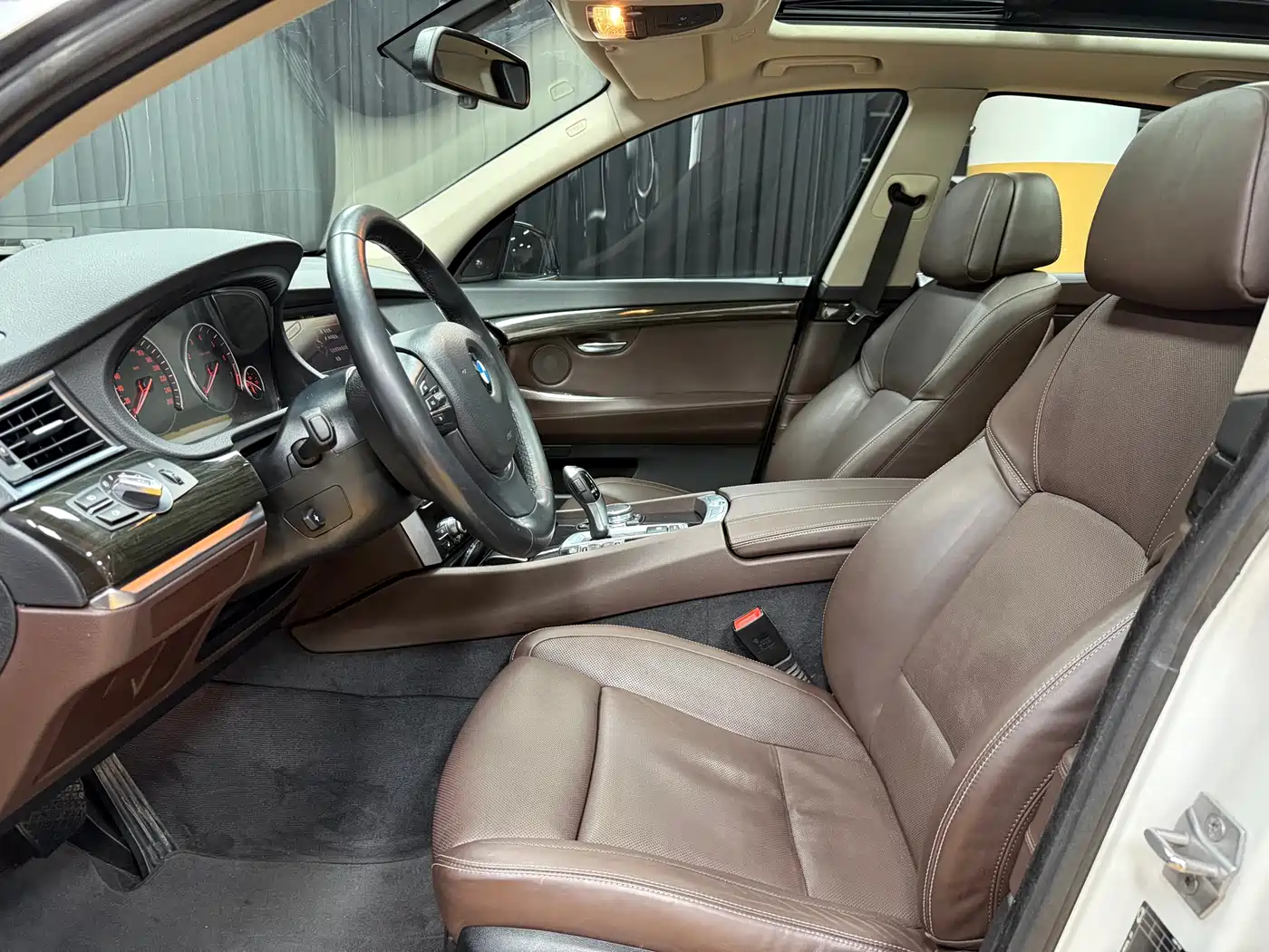 BMW 5 Series GT 2015 528i Luxury фото 4