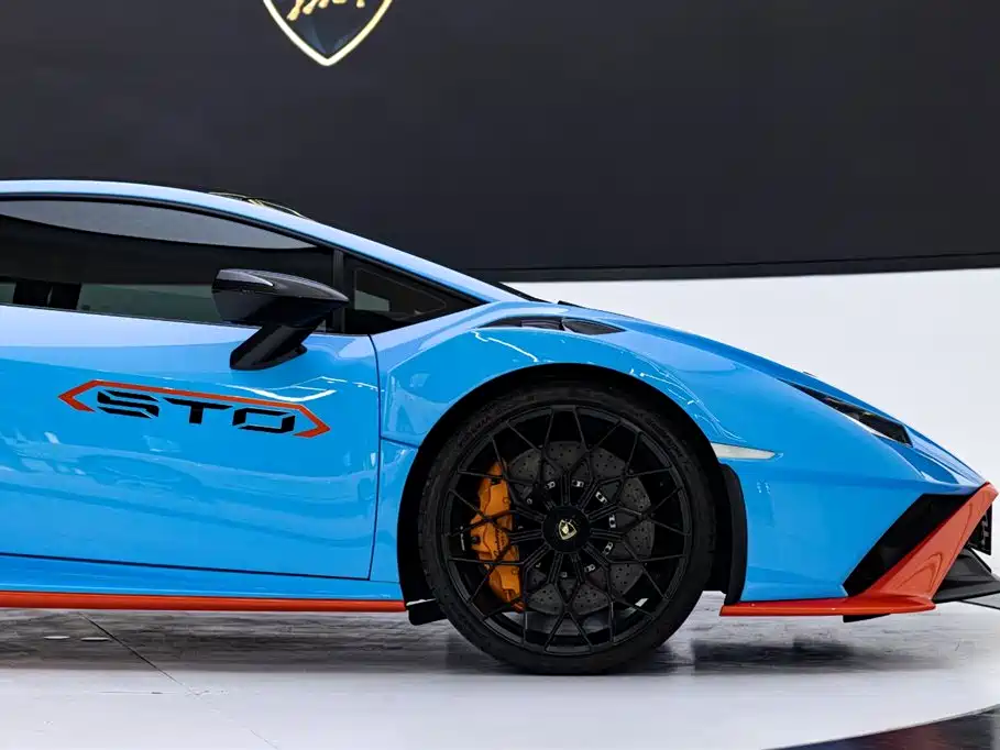 LAMBORGHINI HURACÁN