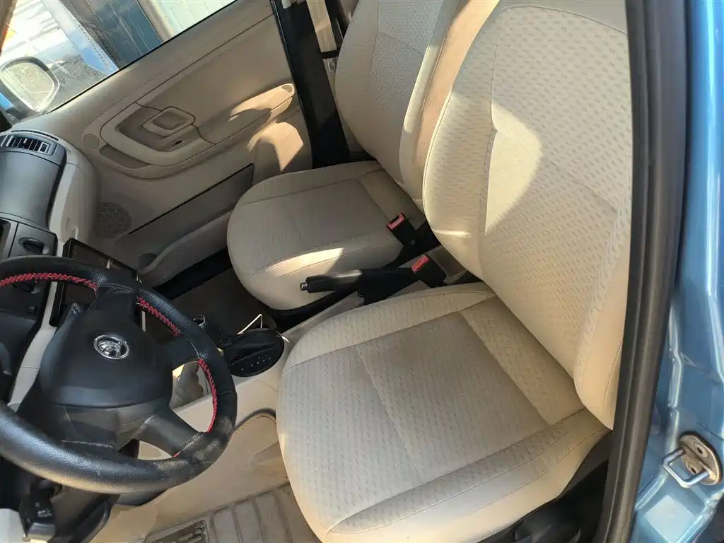 Škoda Fabia 2014 1.4L Automatic Crystal Edition фото 7