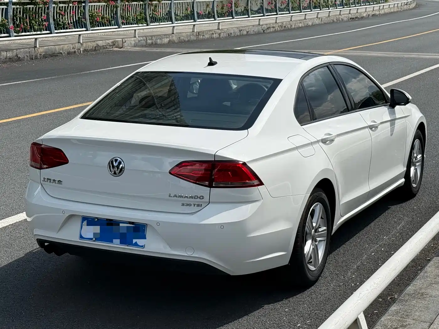 Volkswagen Lamando 2018 230TSI DSG Trend Edition фото 4