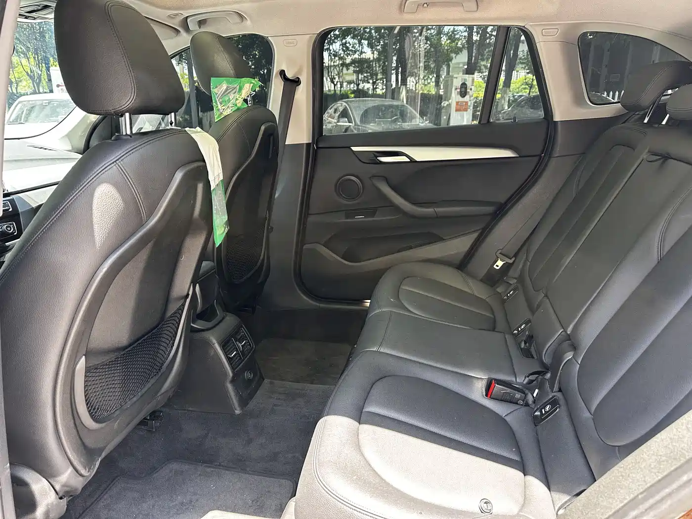 BMW X1 2016 sDrive18Li Premium Model фото 9