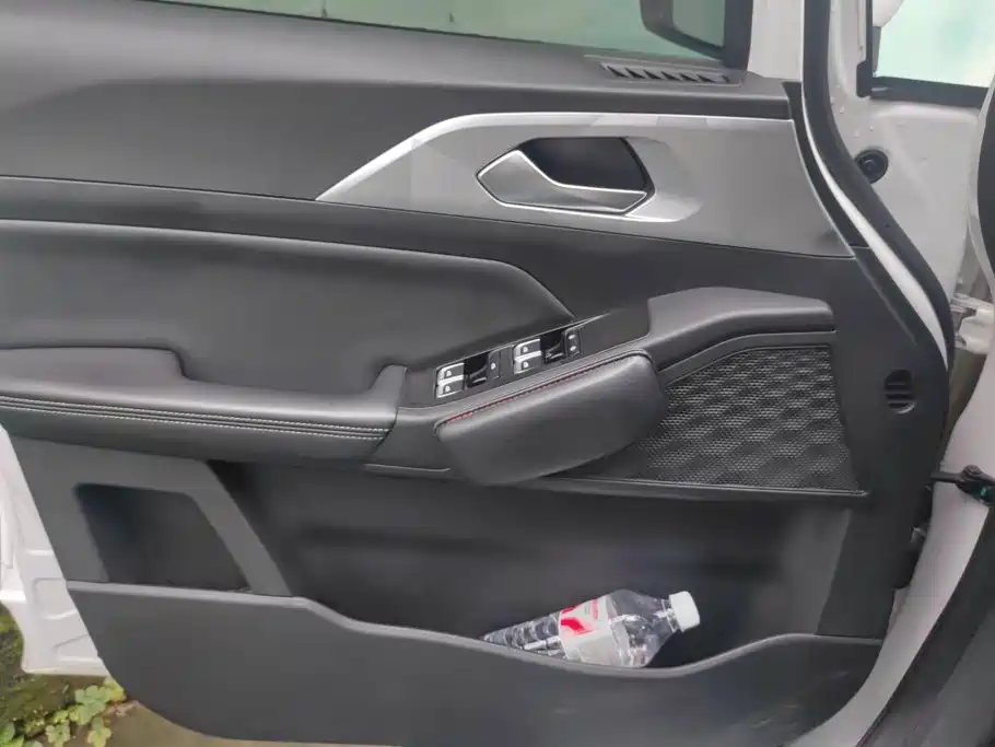 Фото 7 - Geely Geometry E Firefly