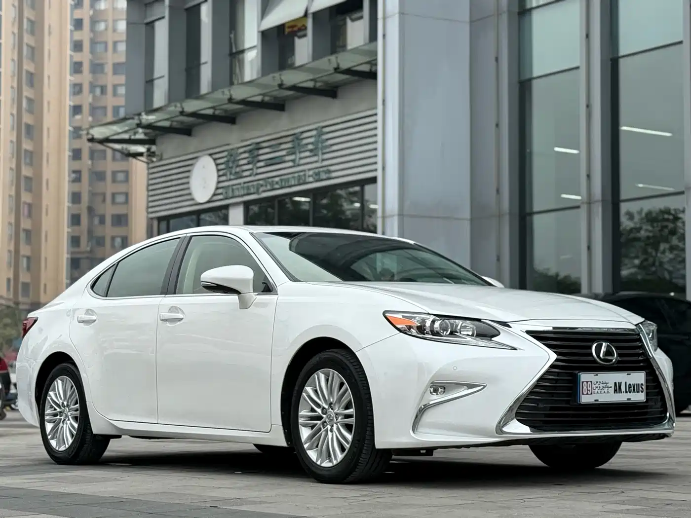 Lexus ES 2015 250 Elegance Edition фото 3