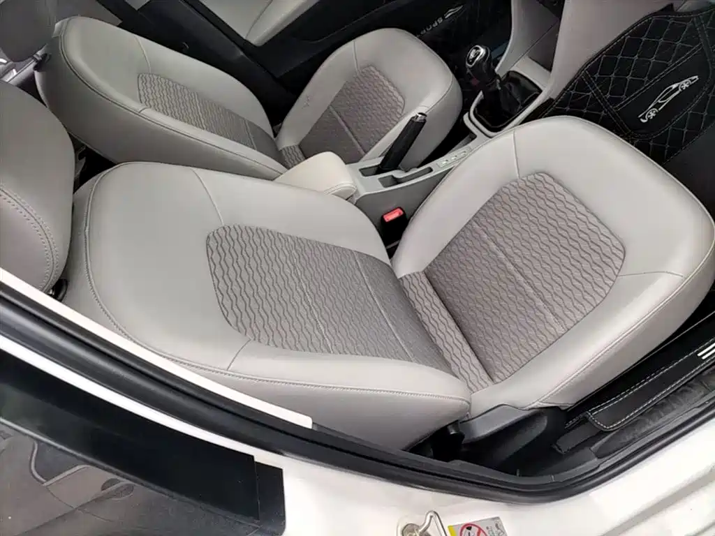 Škoda Rapid 2016 1.6L Manual Pioneer Edition фото 25