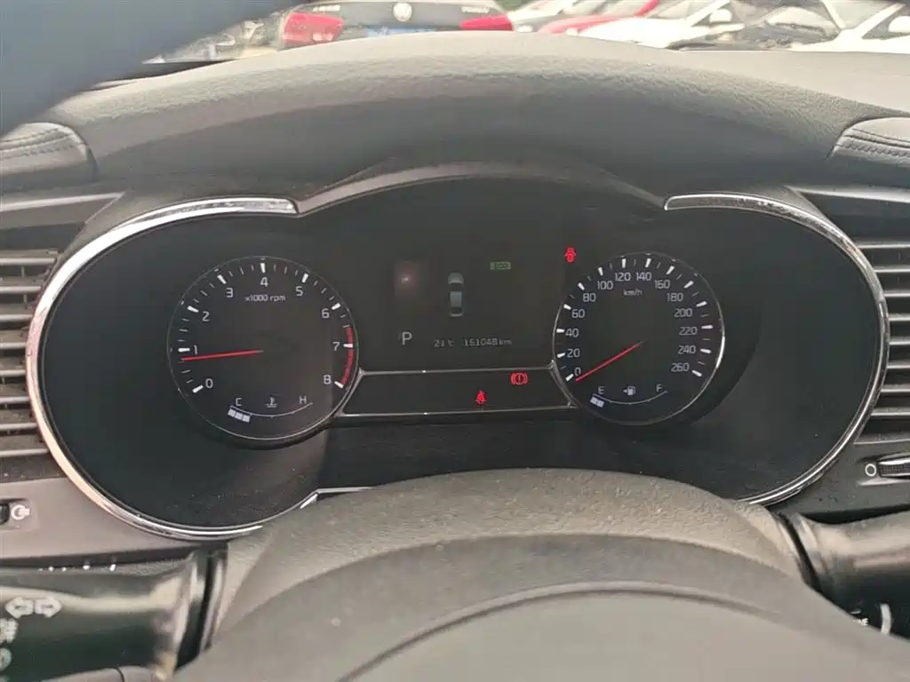 Kia K5 2015 2.0L Automatic LUX фото 12