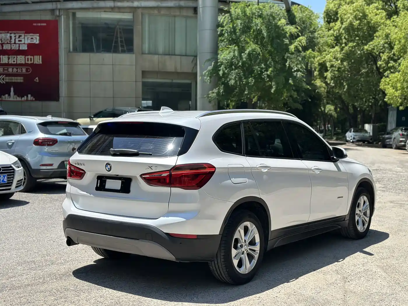 BMW X1 2016 sDrive18Li Premium Model фото 4