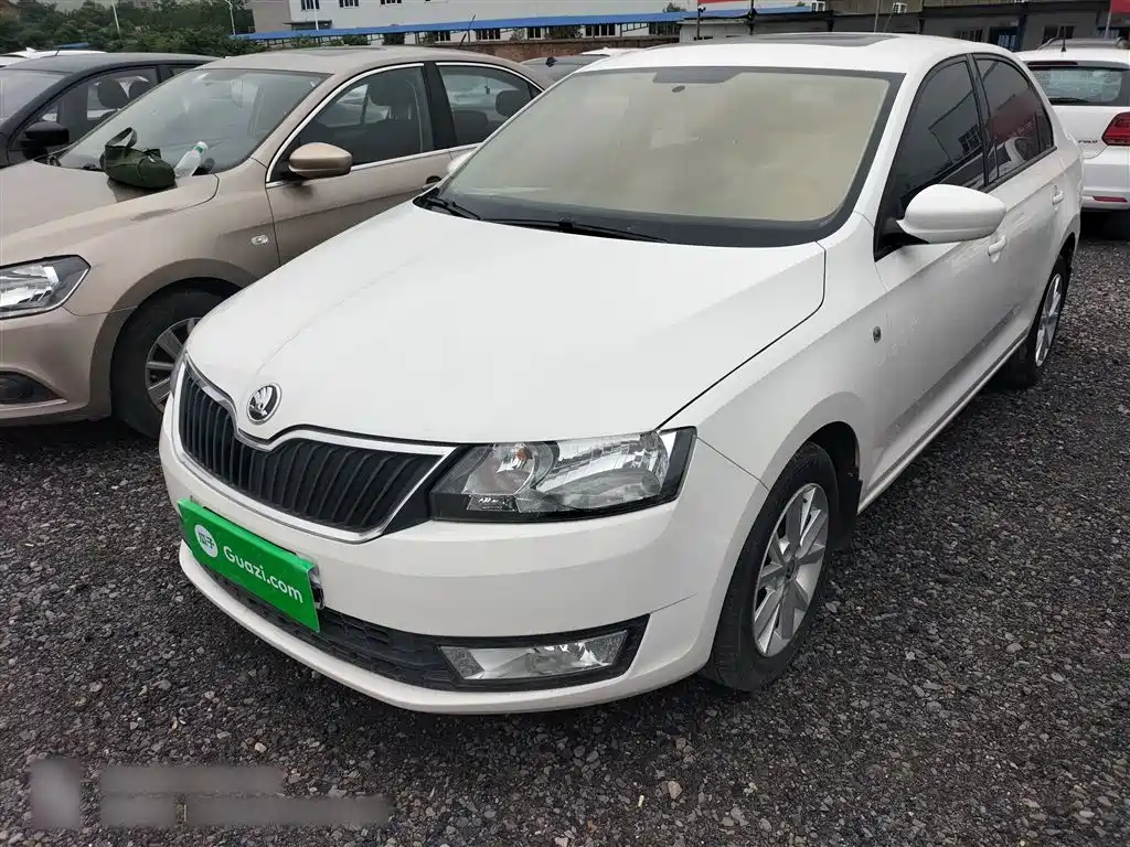 Škoda Rapid 2016 1.6L Manual Pioneer Edition фото 2