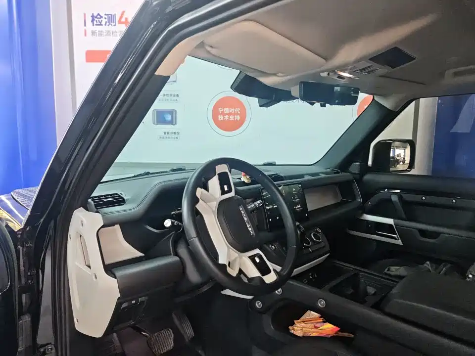 Land Rover Defender 2023 Model 90 3.0T P400 XS фото 4