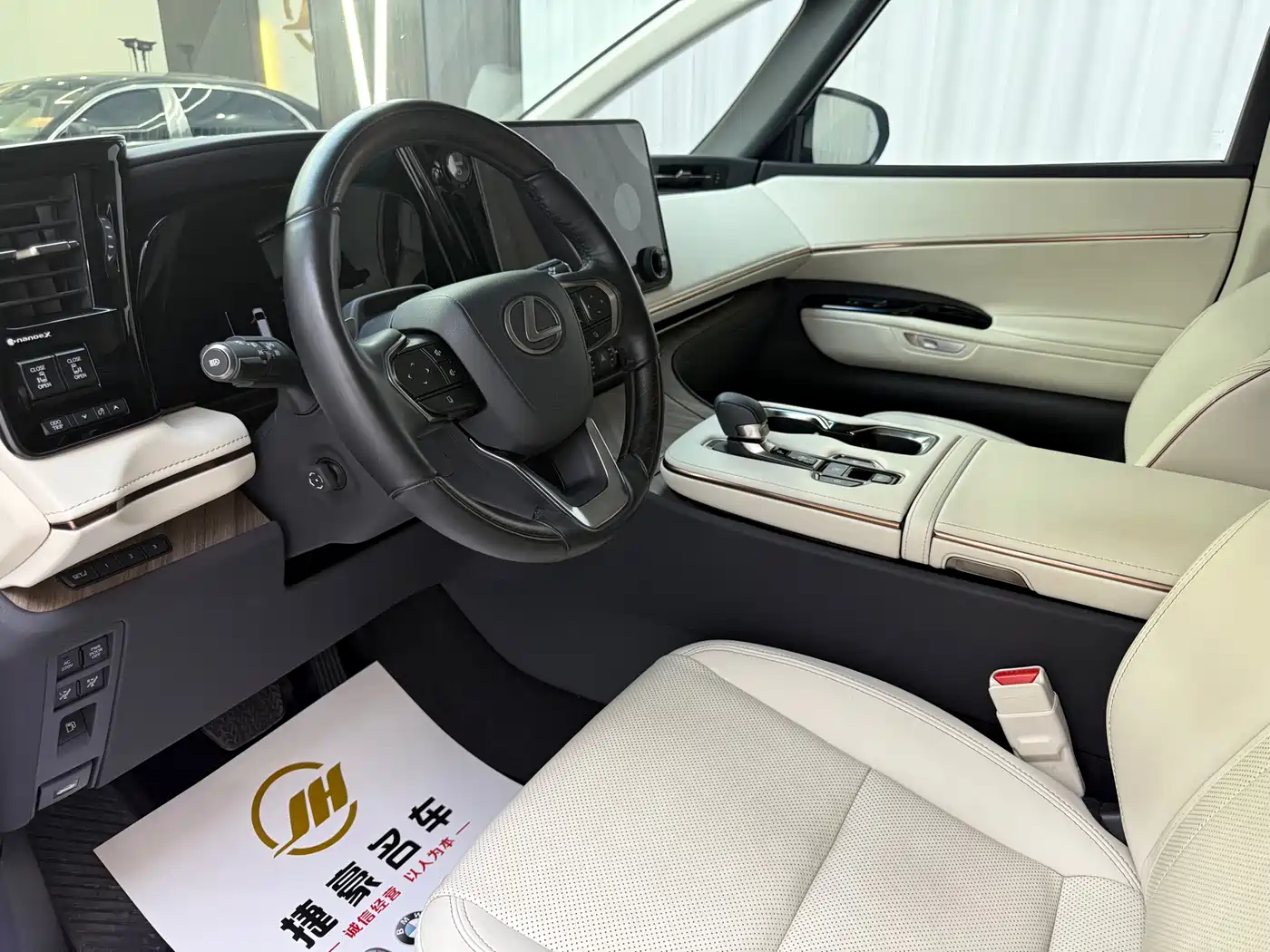 Lexus LM 2023 350h 7-Seater Elegance Edition фото 6