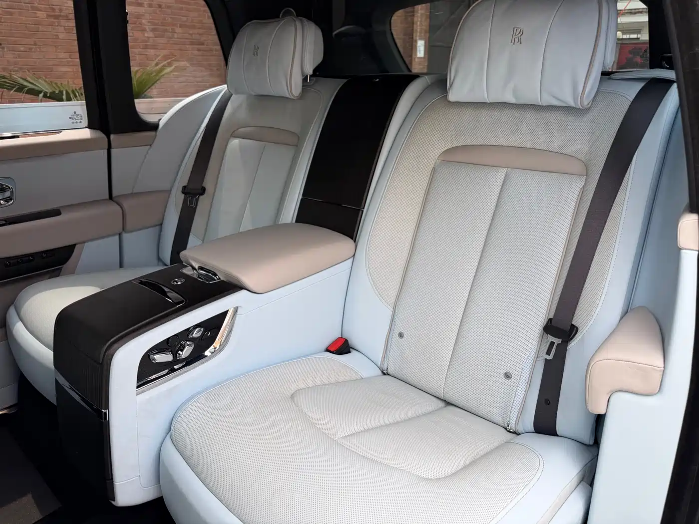 Rolls-Royce Cullinan 2018 4-Seater Version фото 12