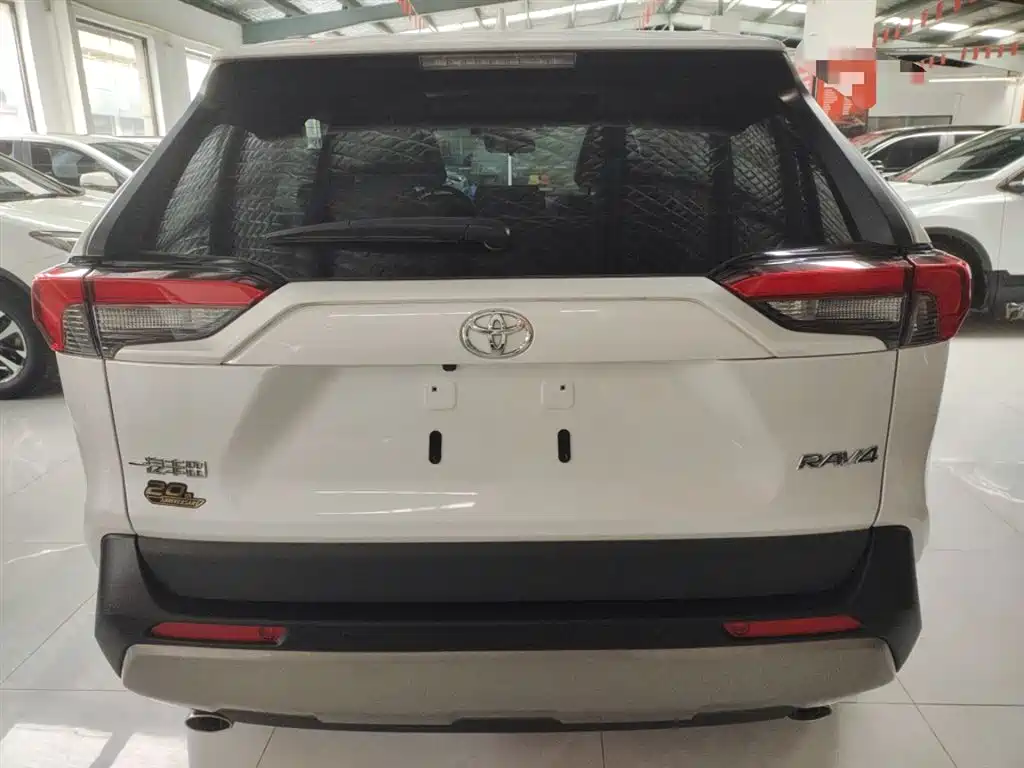 Toyota RAV4 Rongfang 2023 2.0L CVT 2WD 20th Anniversary Platinum Edition фото 6