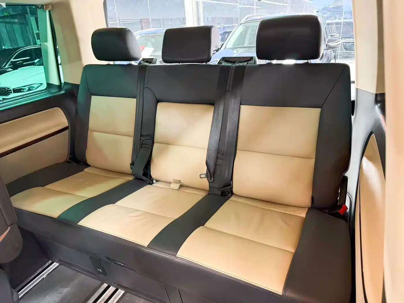Photo 19 - Volkswagen Multivan