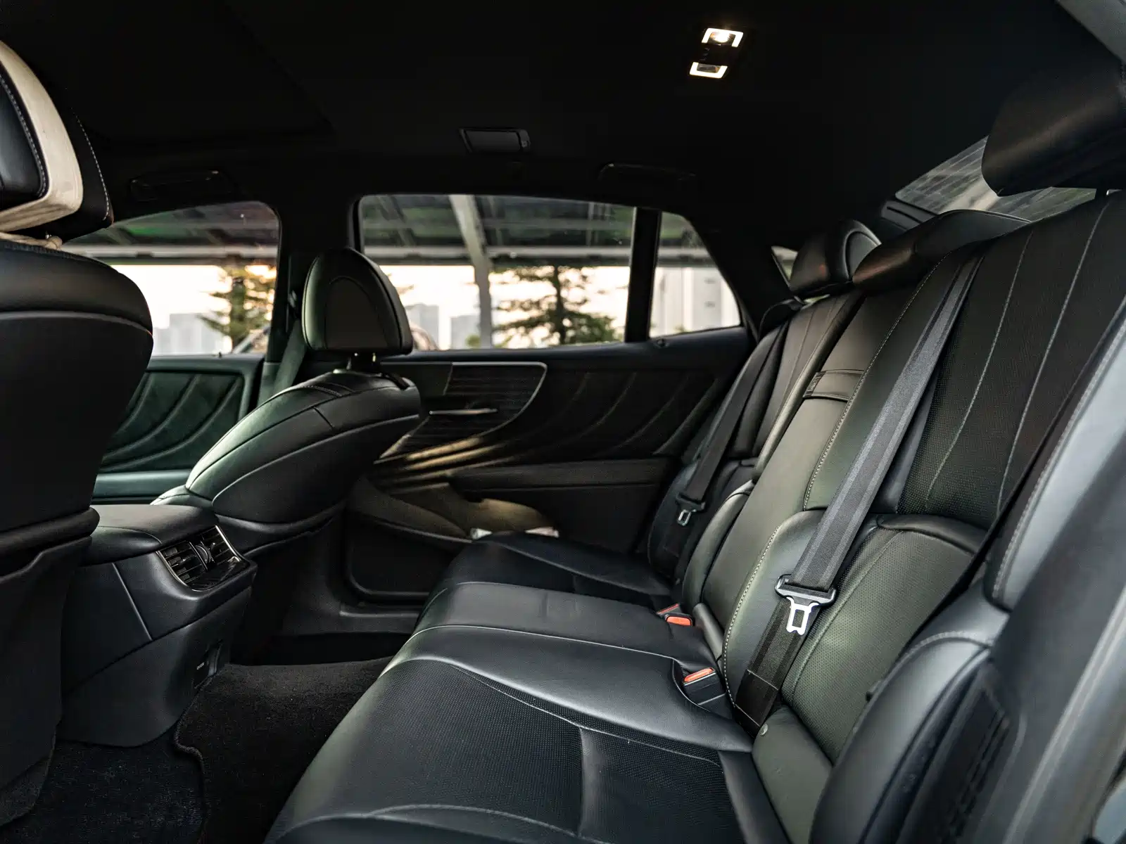 Фото 17 - Lexus LS