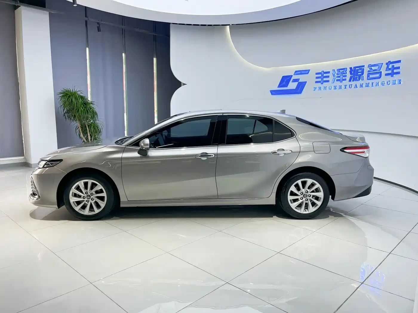 Toyota Camry 2021 2.0G Luxury Edition фото 11