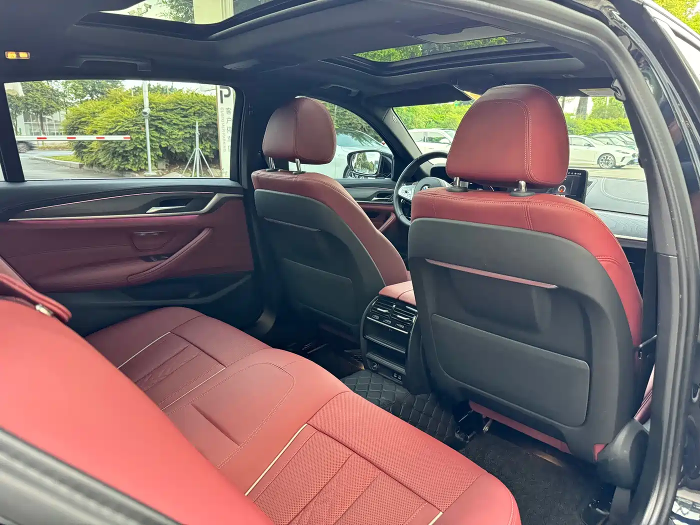 BMW 5 Series 2023 530Li Leading M Sport Package фото 10
