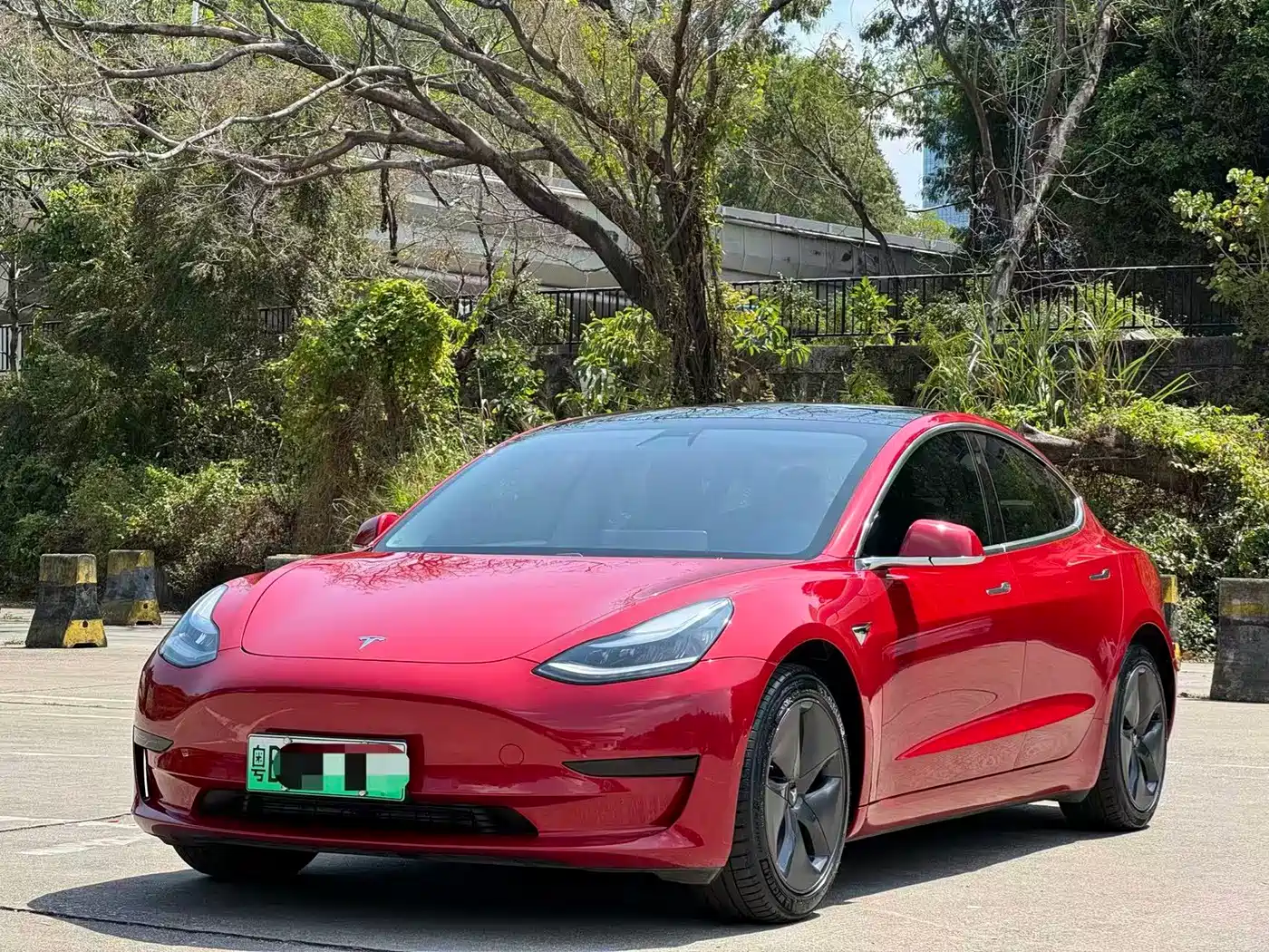 TESLA MODEL 3