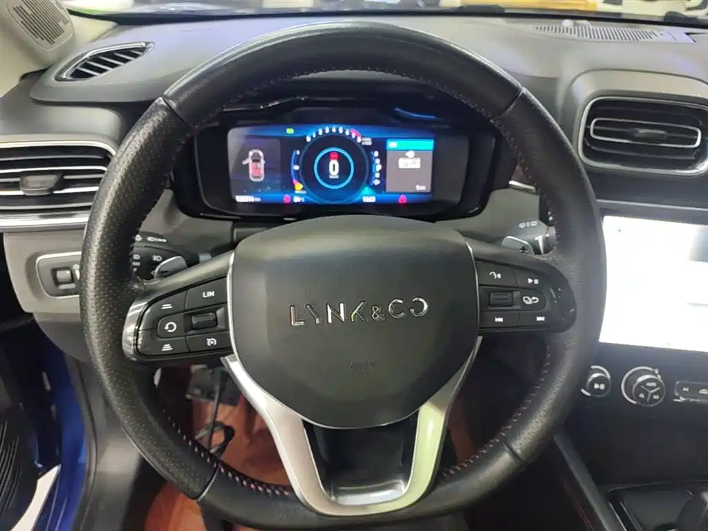 Lynk & Co 02 2018 1.5T DCT 2WD Power Edition China V фото 11