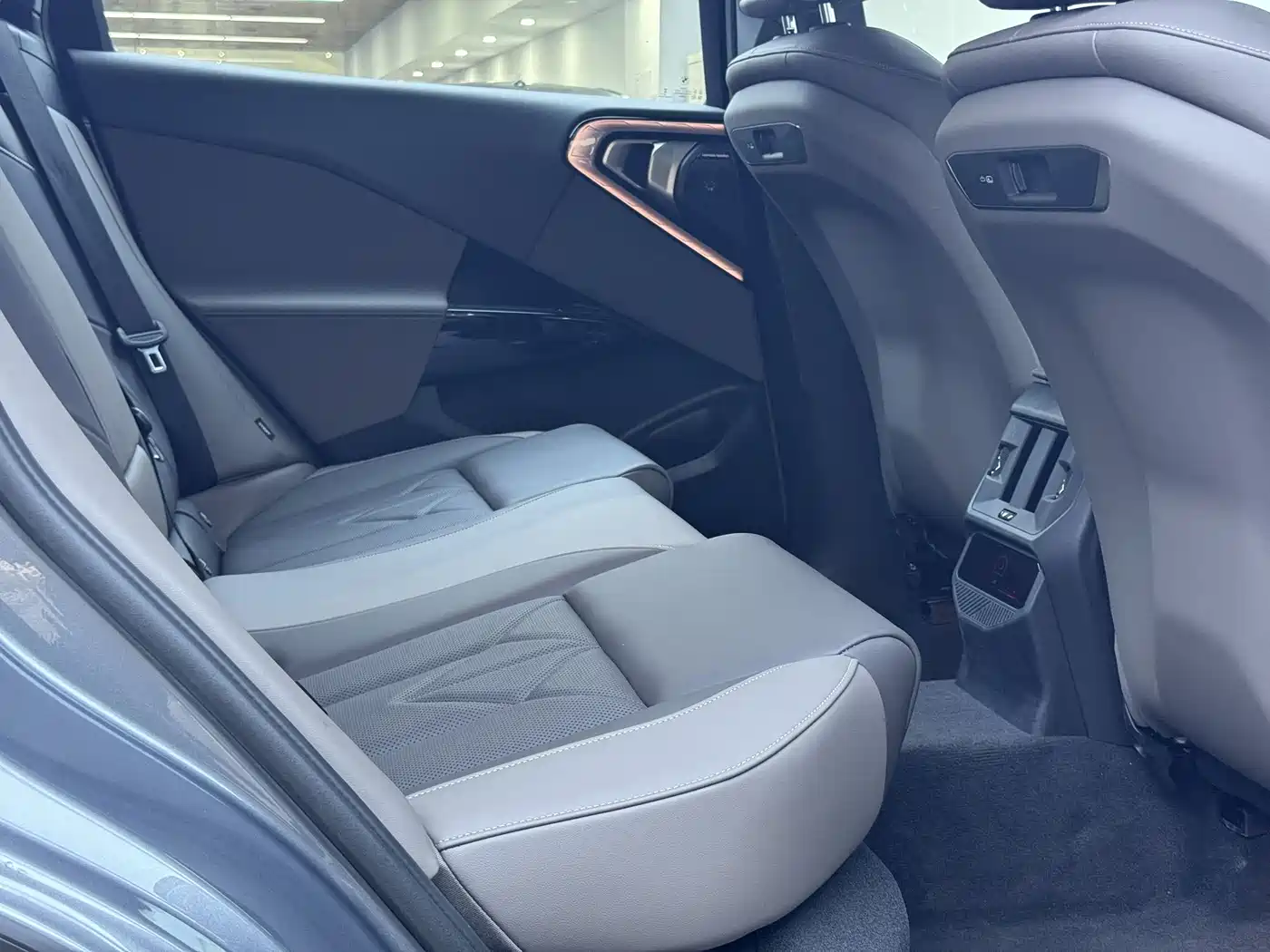 BMW X3 2025 xDrive30L Premium M Sport Package фото 12
