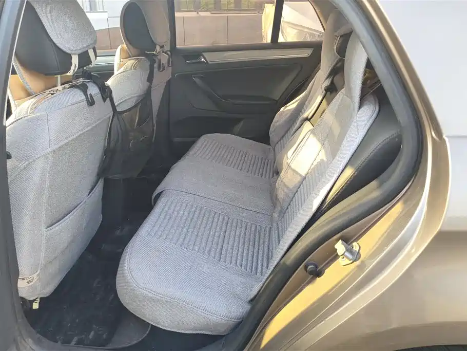 Volkswagen Bora 2014 1.6L Automatic Comfort Edition фото 11