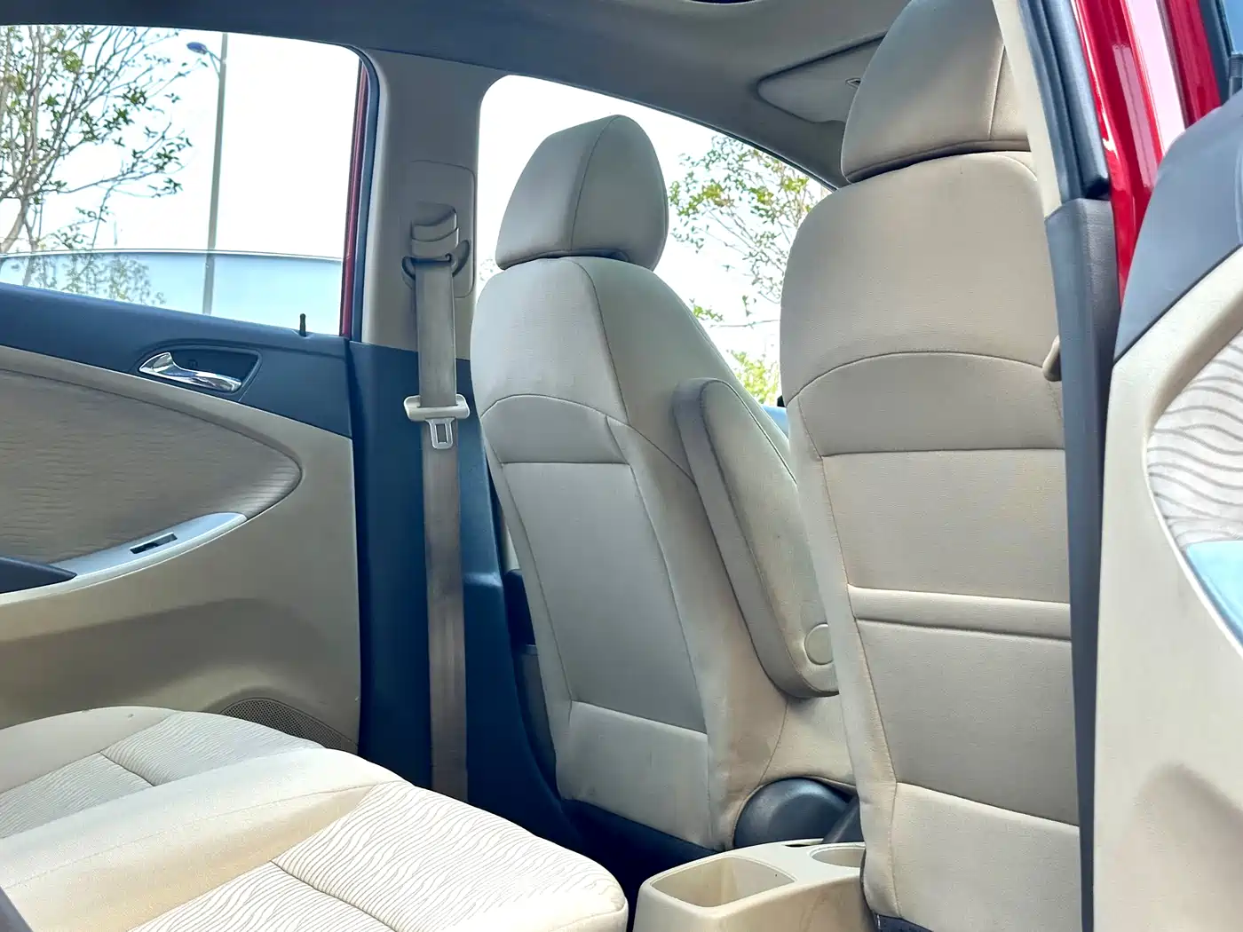 Hyundai Verna 2010 Sedan 1.4L Automatic Fashion GT фото 28