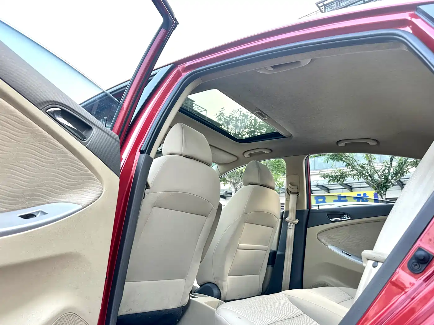 Hyundai Verna 2010 Sedan 1.4L Automatic Fashion GT фото 30