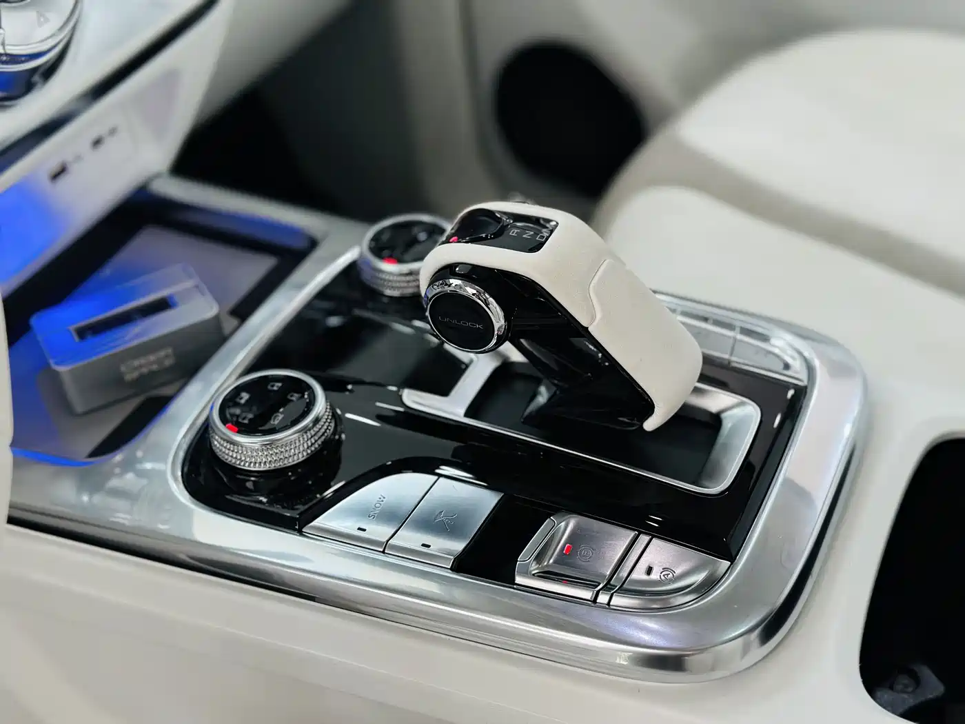 TANK CO CREATION TANK 300