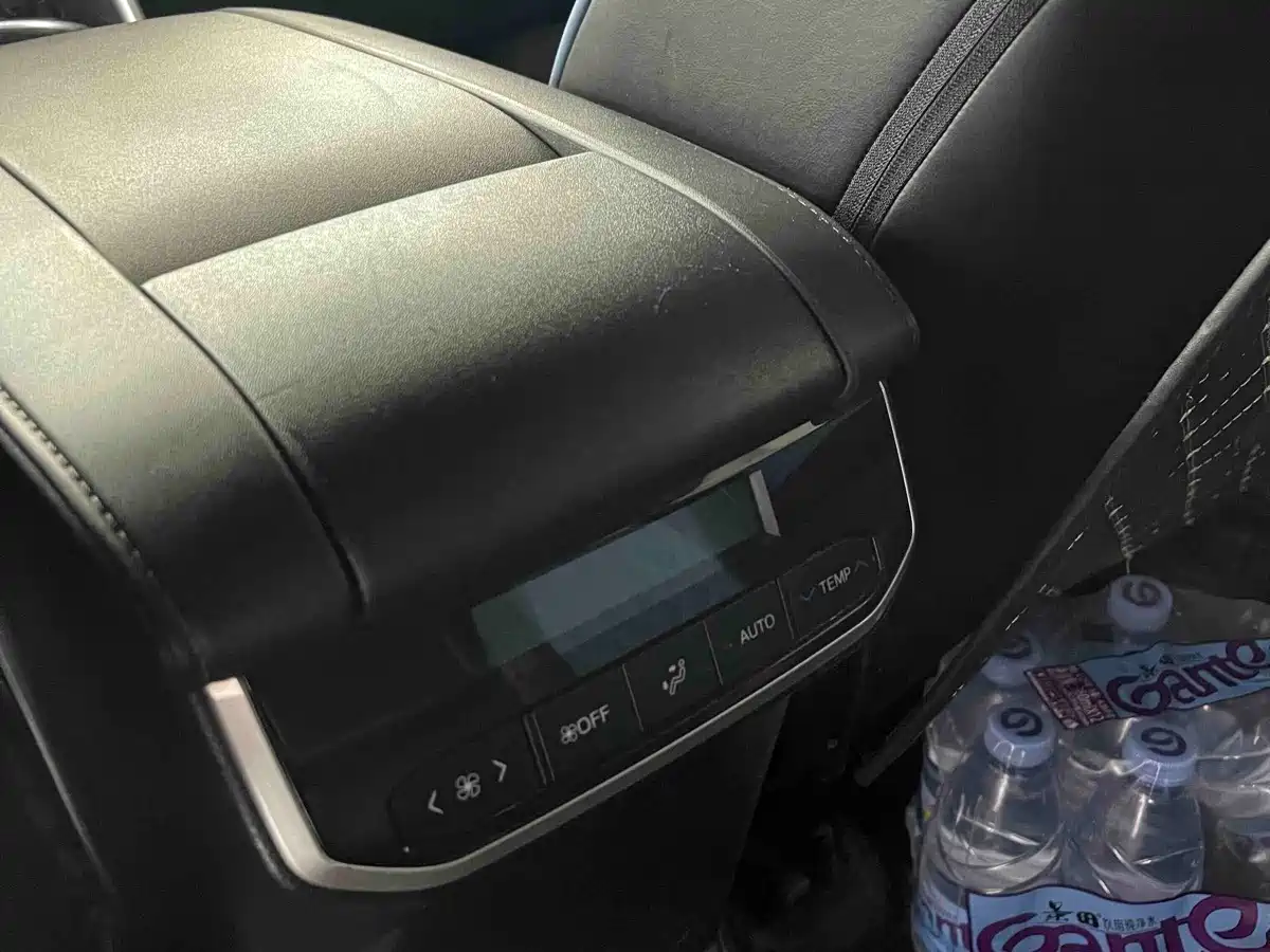 Фото 9 - Toyota Crown Kluger