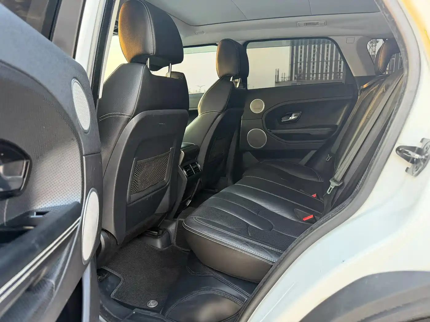 Land Rover Range Rover Evoque (Import) 2012 2.0T 5-door Premium Edition фото 5
