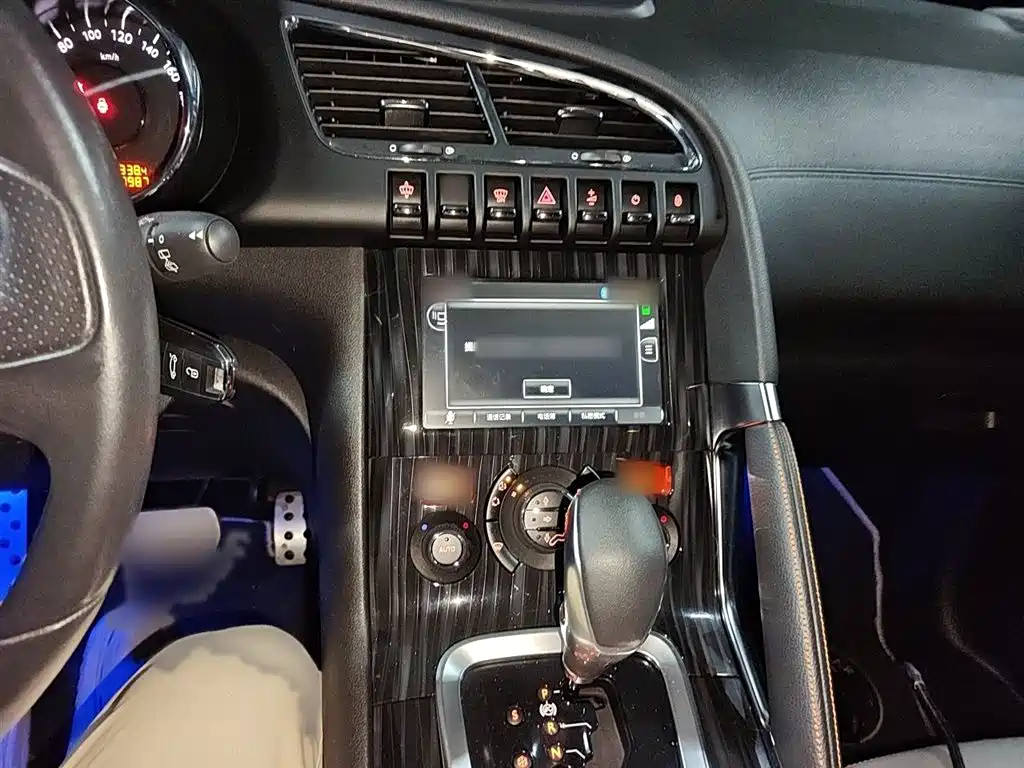 Peugeot 3008 2015 1.6THP Roland Garros Edition фото 6