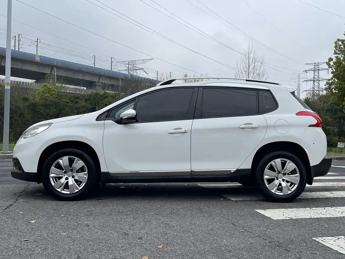 Peugeot 2008 2014 1.6L Automatic Fashion Edition фото 2