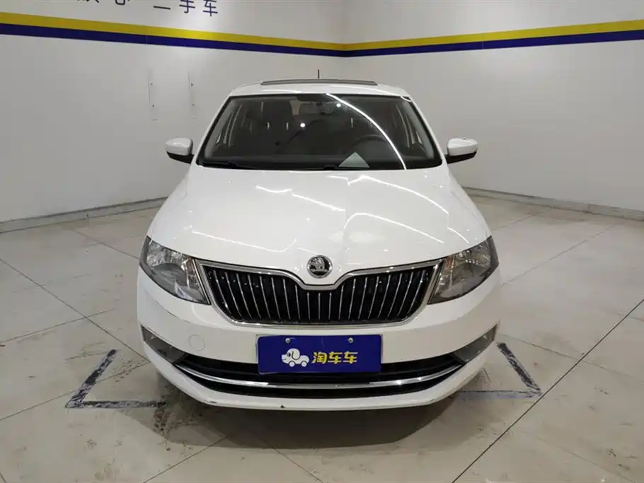 Škoda Rapid 2018 1.6L Manual Comfort Edition фото 2