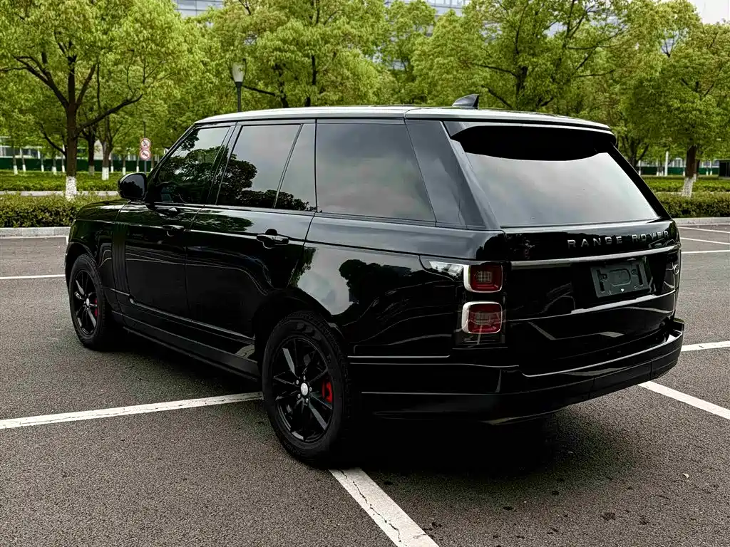 Land Rover Range Rover 2021 3.0 L6 Golden Age Edition фото 4
