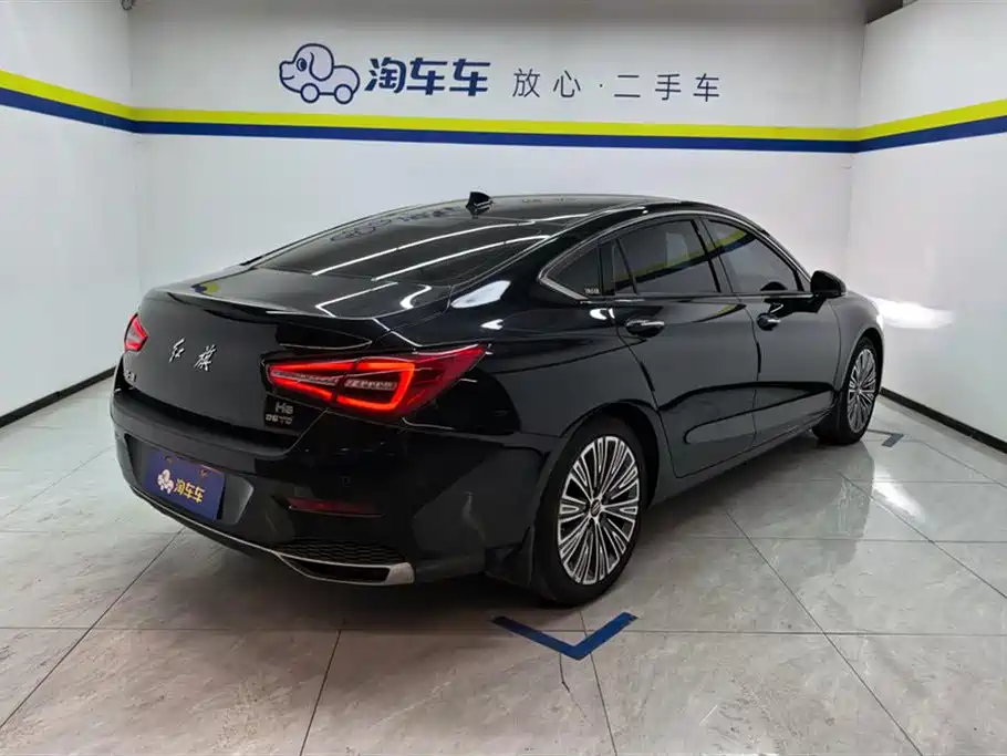Hongqi H5 2022 Classic 1.8T Auto Smart Connect Flag Rhythm Edition фото 3